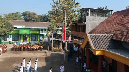 Video - Pondok Pesantren Tahfidhil Qur'an Sirojul 'Ulum