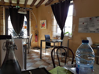 Atmosphère du Restaurant de cuisine traditionnelle Carrefour de la Puisaye à Saint-Amand-en-Puisaye - n°1