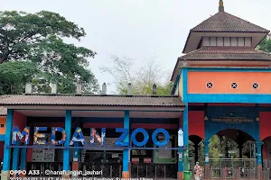 Kebun Binatang Simalingkar Medan image