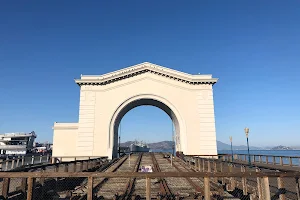 Pier 43 Ferry Arch image