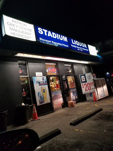 Liquor Store «Stadium Liquor Store», reviews and photos, 319 W 4th St, Covington, KY 41011, USA