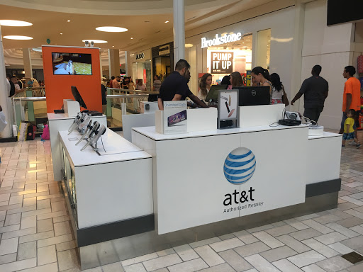 Cell Phone Store «AT&T Authorized Retailer», reviews and photos, 1961 chain Bridge Road, McLean, VA 22102, USA