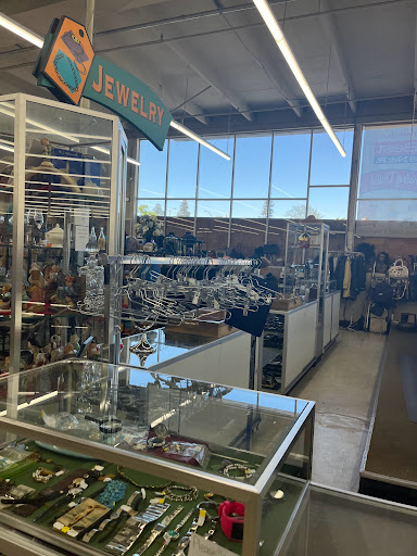 Thrift Store «Thrift Town», reviews and photos, 410 El Camino Ave, Sacramento, CA 95815, USA