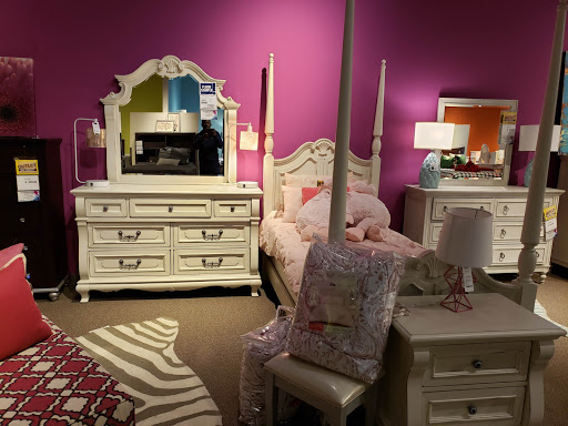 Furniture Store «Art Van Furniture - Southfield», reviews and photos, 22555 Greenfield Rd, Southfield, MI 48075, USA