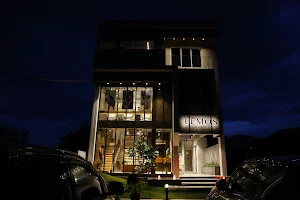 EEMOS Luxury Salon image