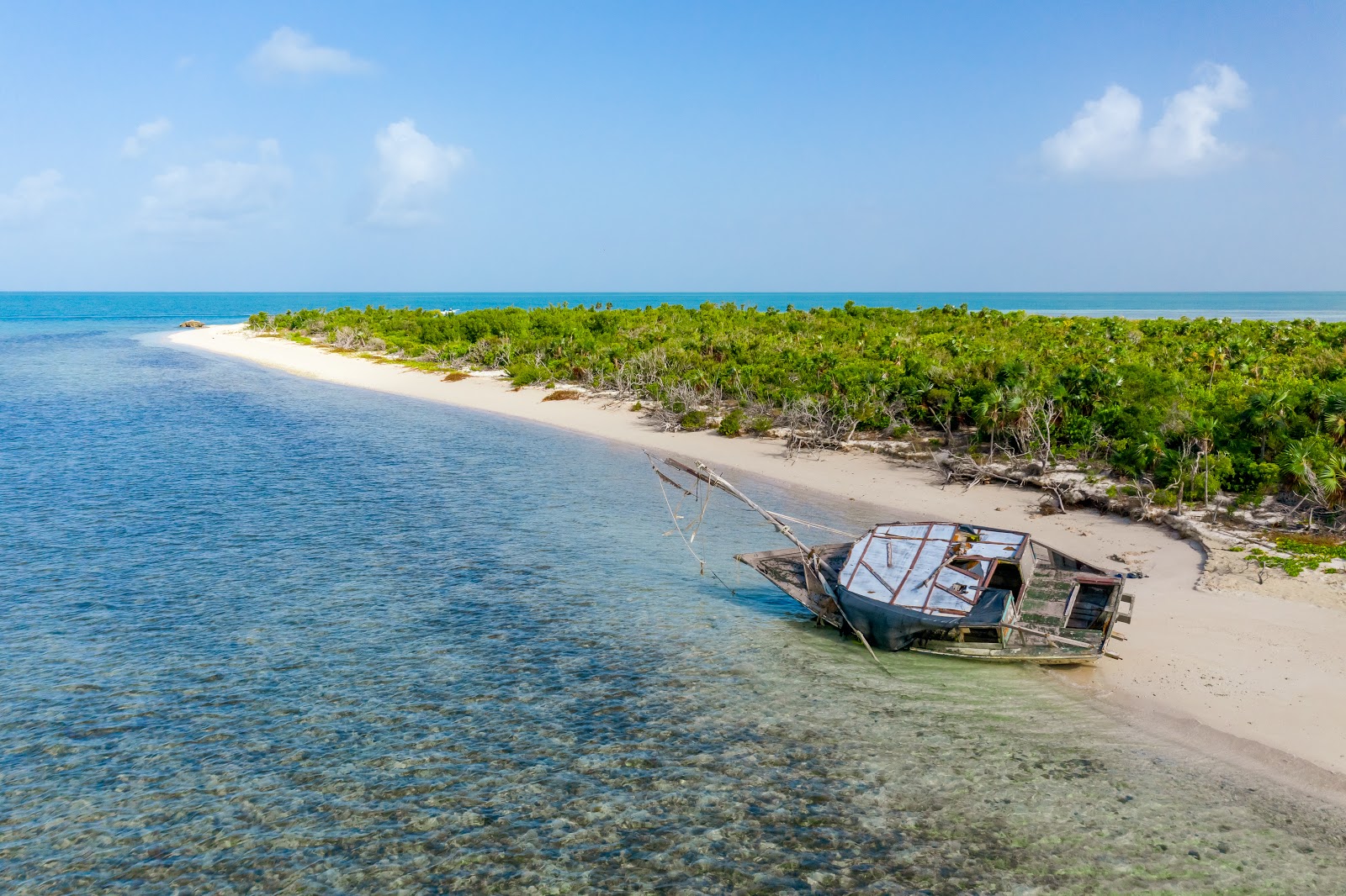 Zdjęcie Bonefish Point beach z powierzchnią piasek z kamykami