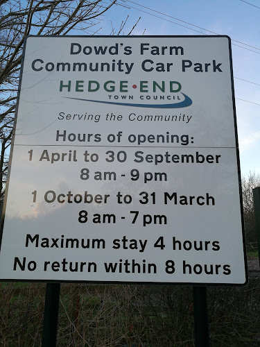 Comments and reviews of Dowd's Farm Car Park