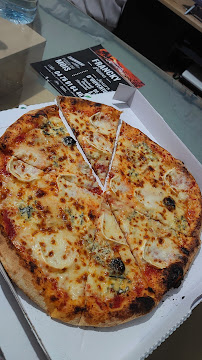 Plats et boissons du Pizzeria Francky Pizza à Châbons - n°2