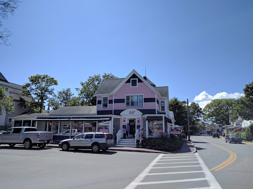 Clothing Store «Vineyard Vines», reviews and photos, 56 Narragansett Ave, Oak Bluffs, MA 02557, USA