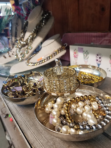 Thrift Store «Community Thrift Market», reviews and photos, 1211 N Monroe St, Tallahassee, FL 32303, USA