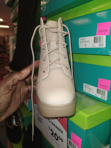 Shoe Store «Shoe Carnival», reviews and photos, 2530 W 94th St, Evergreen Park, IL 60805, USA