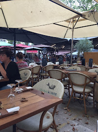Atmosphère du Restaurant de fruits de mer Du Bar à l'Huître - Restaurant Arles - n°15