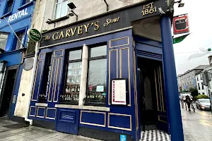 Garveys Bar image