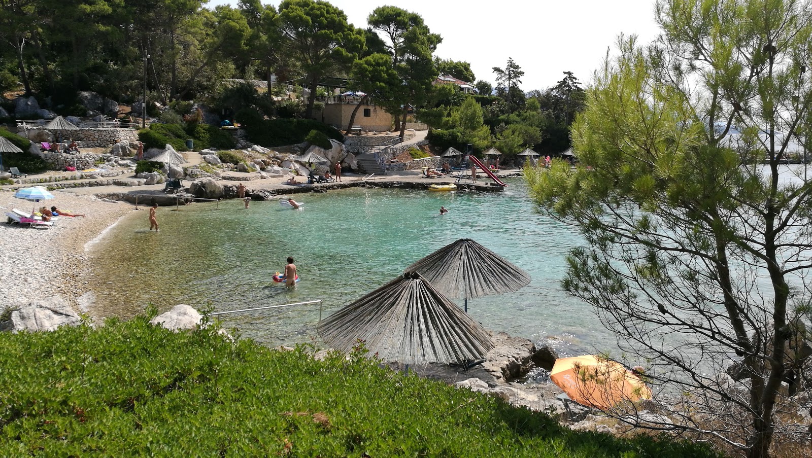 Foto van Kandarola III beach en de nederzetting