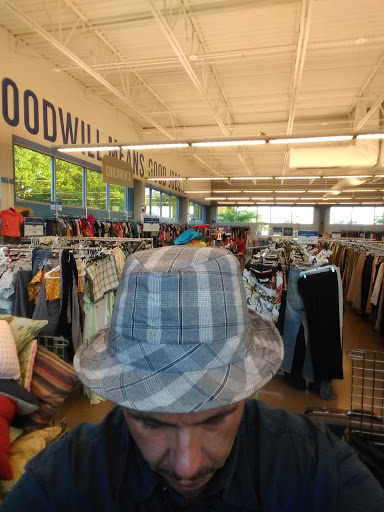 Clothing Store «Goodwill», reviews and photos, 9419-9421 Shelbyville Rd, Louisville, KY 40223, USA