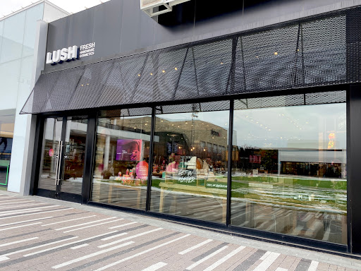 Cosmetics Store «LUSH Fresh Handmade Cosmetics», reviews and photos, 51 Oakbrook Center, Oak Brook, IL 60523, USA