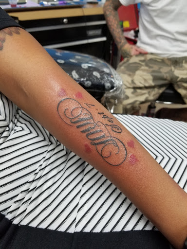 Tattoo Shop «Konkrete Jungle Kustom Tattoo», reviews and photos, 6590 Old Waterloo Rd, Elkridge, MD 21075, USA