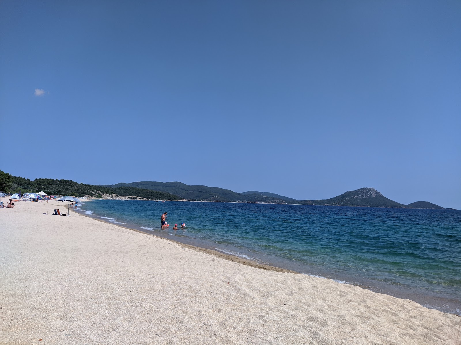 Foto de Tristinika beach área de servicios