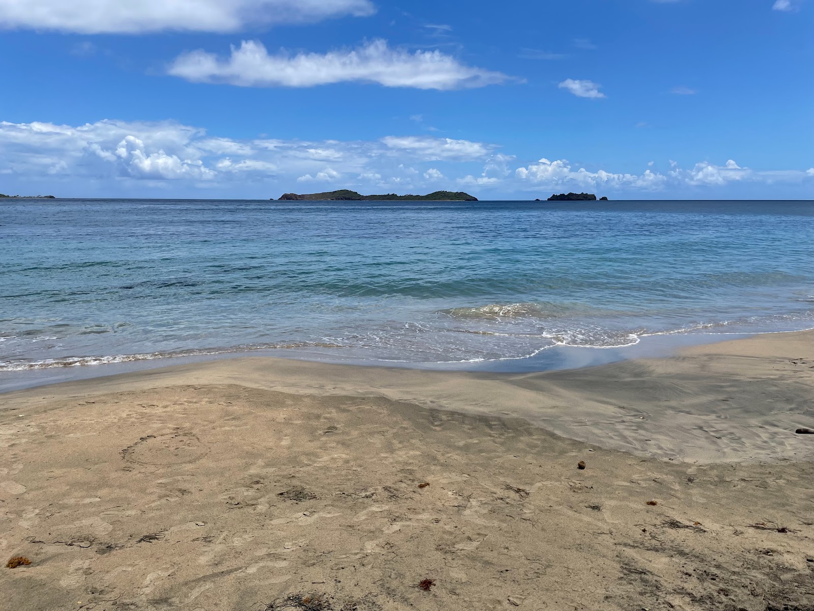 Photo de Plage de l'Anse Crawen avec l'eau cristalline de surface