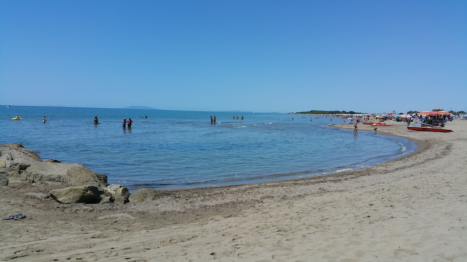 Foto van Er Corsaro beach met bruin zand oppervlakte