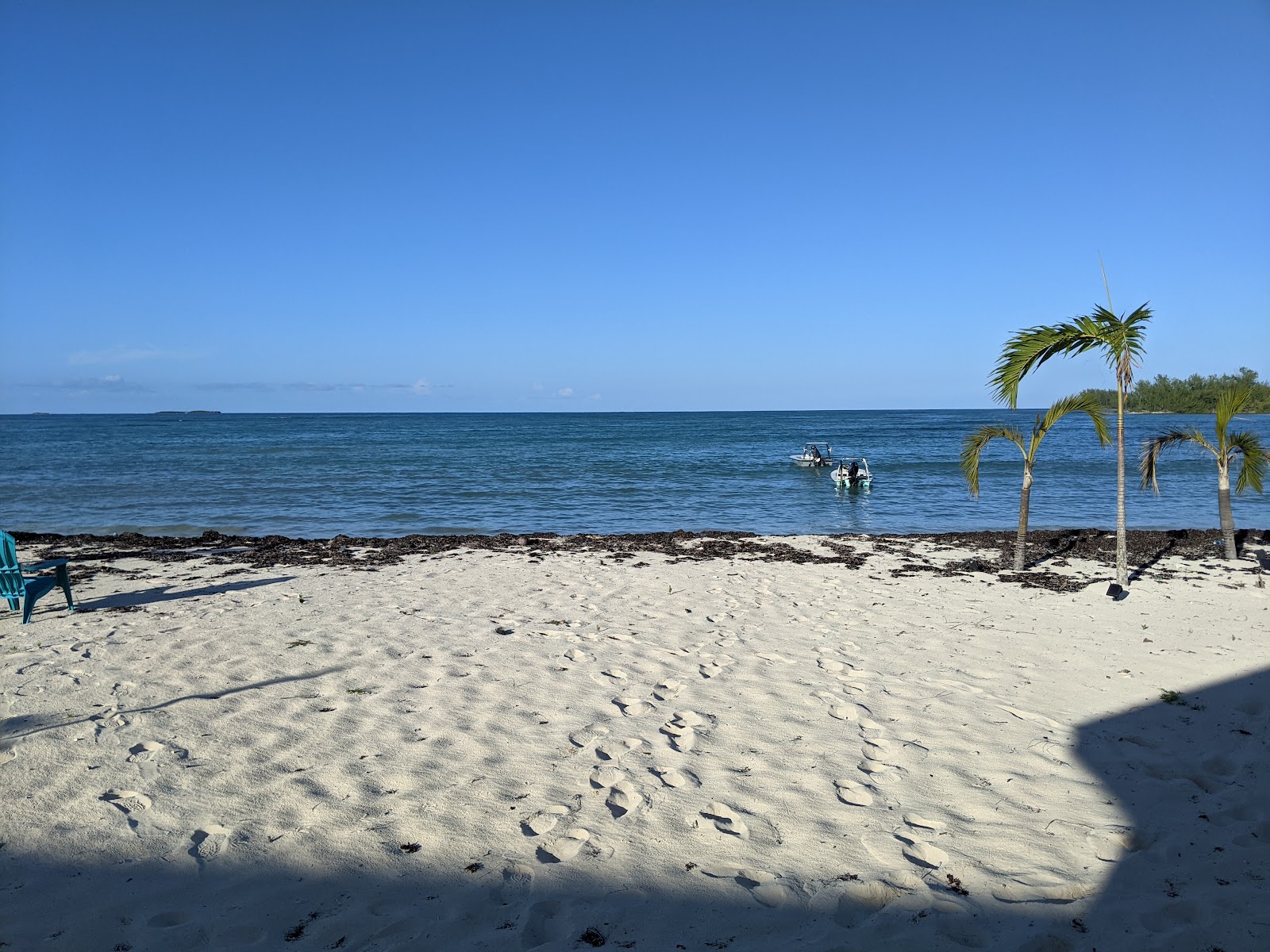 Nicholls Town beach II'in fotoğrafı geniş ile birlikte