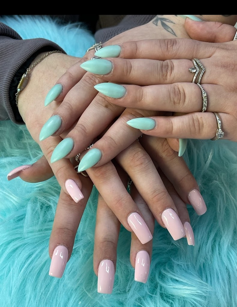 K&Q Nails 52240