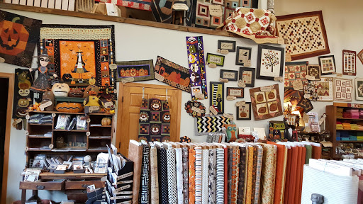 Quilt Shop «The Little Red Hen», reviews and photos, 612 Hope Ave, Muscatine, IA 52761, USA