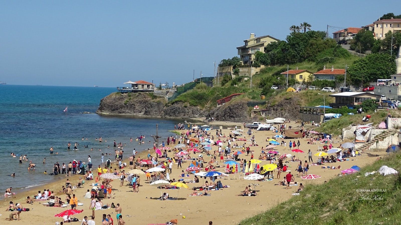 Foto von Kisirka Village beach mit geräumige bucht