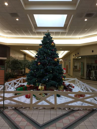 Shopping Mall «Belknap Mall», reviews and photos, 96 Daniel Webster Hwy, Belmont, NH 03220, USA