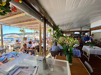 Atmosphère du Restaurant La Plage Meynial à Bormes-les-Mimosas - n°15