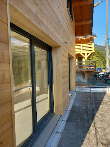 Magasin de fenêtres en PVC Atelier des Alpes pro fermetures Thônes