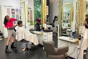 Chic Club Hair Studio (Robinson Lardkrabang) image