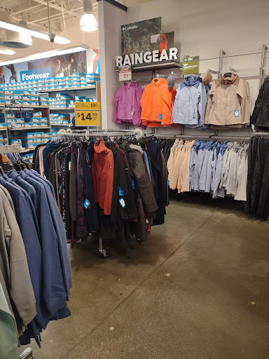 Sportswear Store «Columbia Sportswear Outlet Store», reviews and photos, 5885 Gulf Fwy #301, Texas City, TX 77591, USA