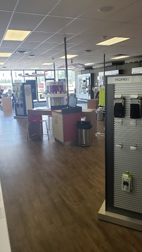 Cell Phone Store «Verizon Authorized Retailer, TCC», reviews and photos, 1870 N State St, North Vernon, IN 47265, USA