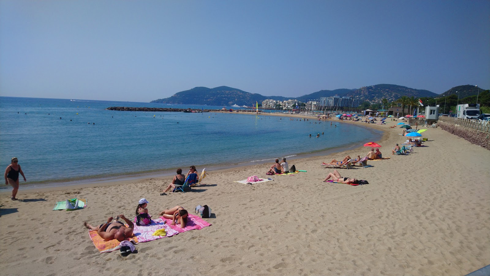 Fotografija Plage du Sable d'Or z prostorni večplastni zalivi