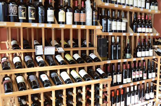 Liquor Store «Esplanade Wine & Spirits», reviews and photos, 2948 W Euclid Ave, Arlington Heights, IL 60005, USA