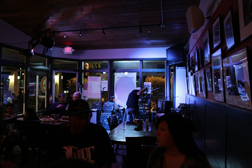 Shopping Mall «Marsh Manor Shopping Center», reviews and photos, 3700 Florence St, Redwood City, CA 94063, USA