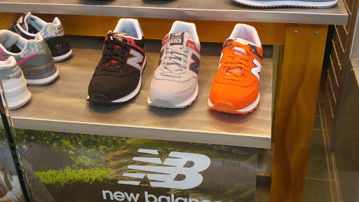 Shoe Store «Journeys», reviews and photos, 8505 Park Meadows Center Dr #2025, Lone Tree, CO 80124, USA