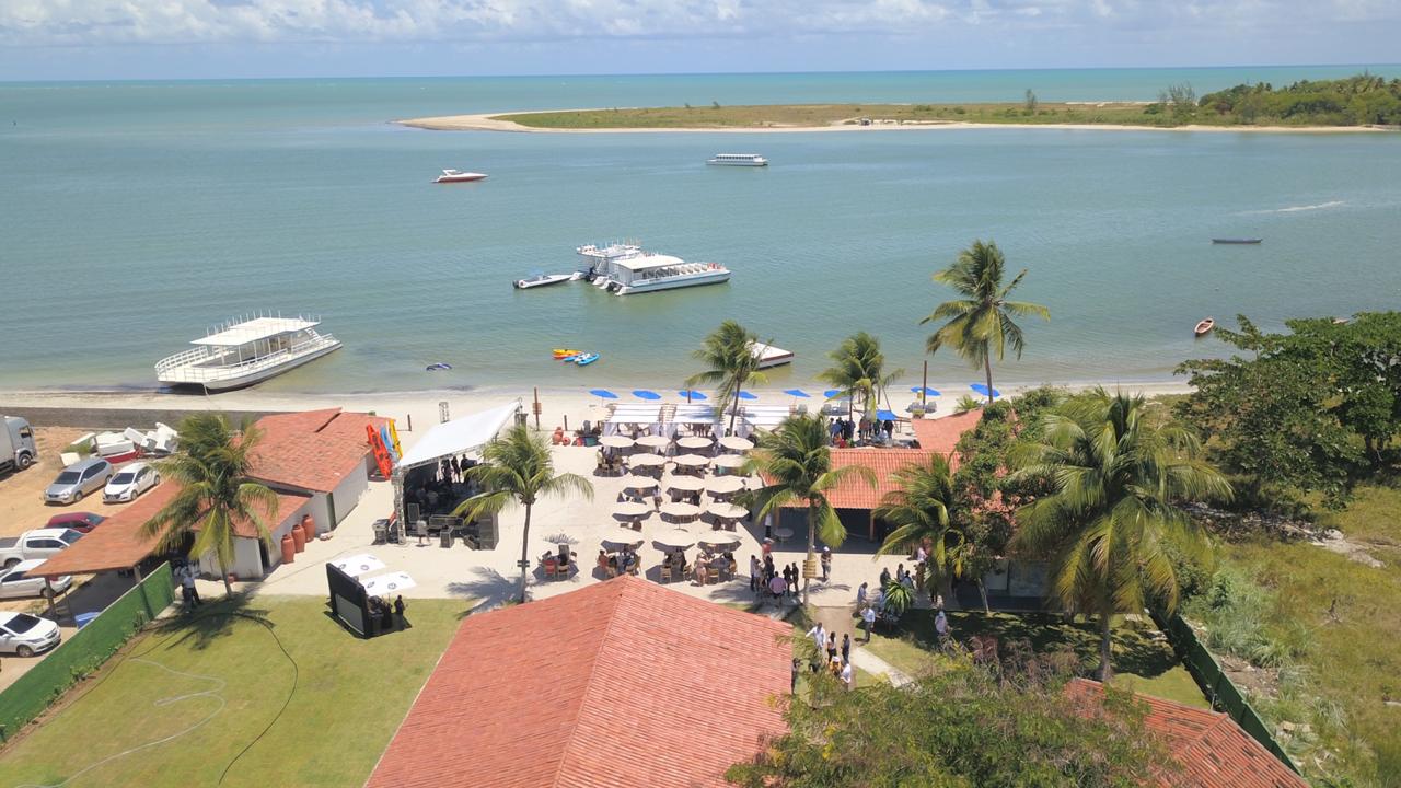 Foto van Praia do Capitao met turquoise water oppervlakte