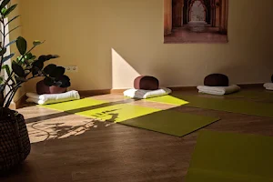 Ananda Yoga image