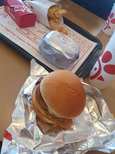 Fast Food Restaurant «Chick-fil-A», reviews and photos, 2740 US-34, Oswego, IL 60543, USA