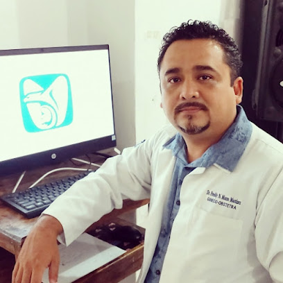 Dr. Freddy Nicolas Manzo Martinez, Ginecólogo