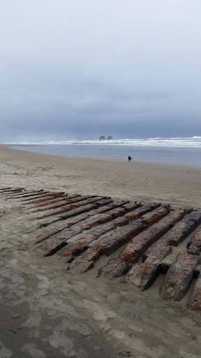 Grocery Store «Rockaway Beach Market», reviews and photos, 208 S Anchor St, Rockaway Beach, OR 97136, USA