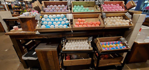 Cosmetics Store «Lush», reviews and photos, 112 E Broadway, Bloomington, MN 55425, USA