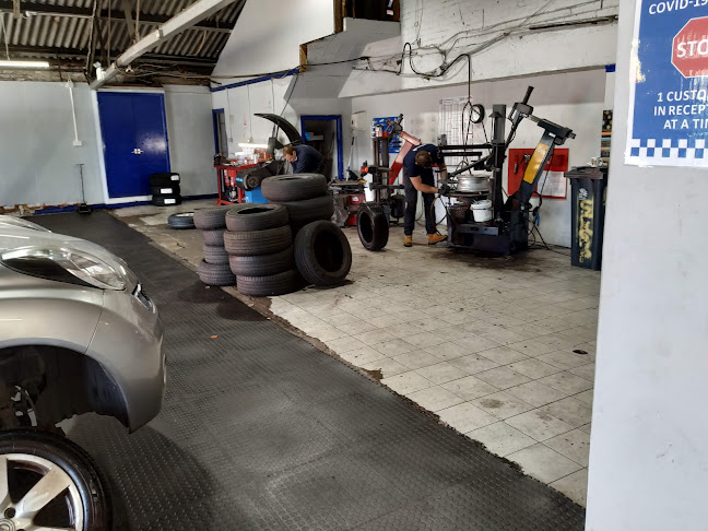 Bathwick Tyres - Team Protyre - Tire shop