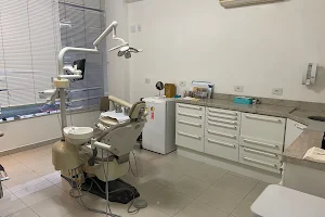 Clinika odontologia especializada dra Flávia Mendes image