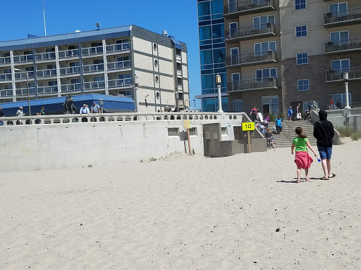 Shopping Mall «Seaside Beach Oregon», reviews and photos, 229-299 S Promenade, Seaside, OR 97138, USA