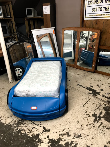 Thrift Store «YOTO Community Thrift Store», reviews and photos, 1731 N Glenstone Ave, Springfield, MO 65803, USA