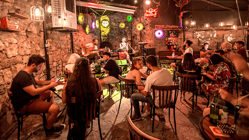Bars to meet people in Antalya