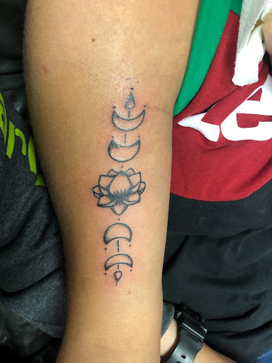 Tattoo Shop «Skin Flix Tattoos», reviews and photos, 2149 Pearl Rd, Brunswick, OH 44212, USA